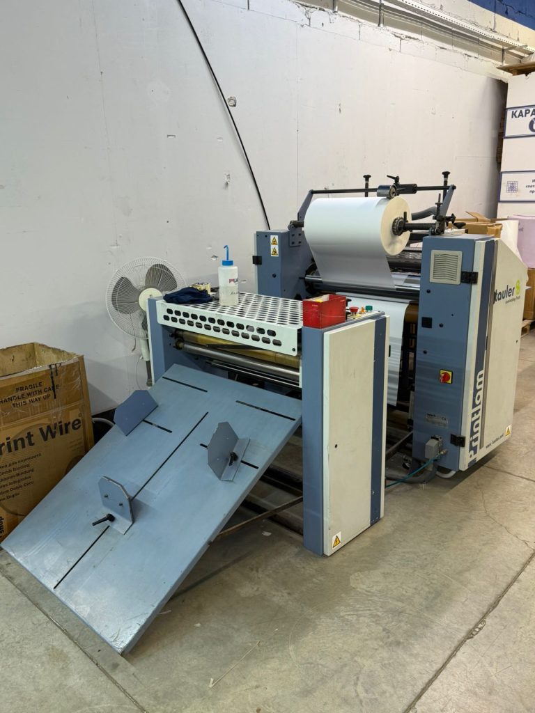 Промышленный автоматический рулонный ламинатор